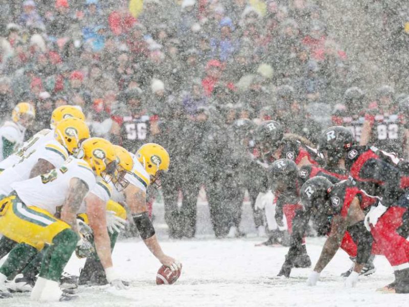 the-ottawa-redblacks-battle-in-the-snow-against-the-edmonton