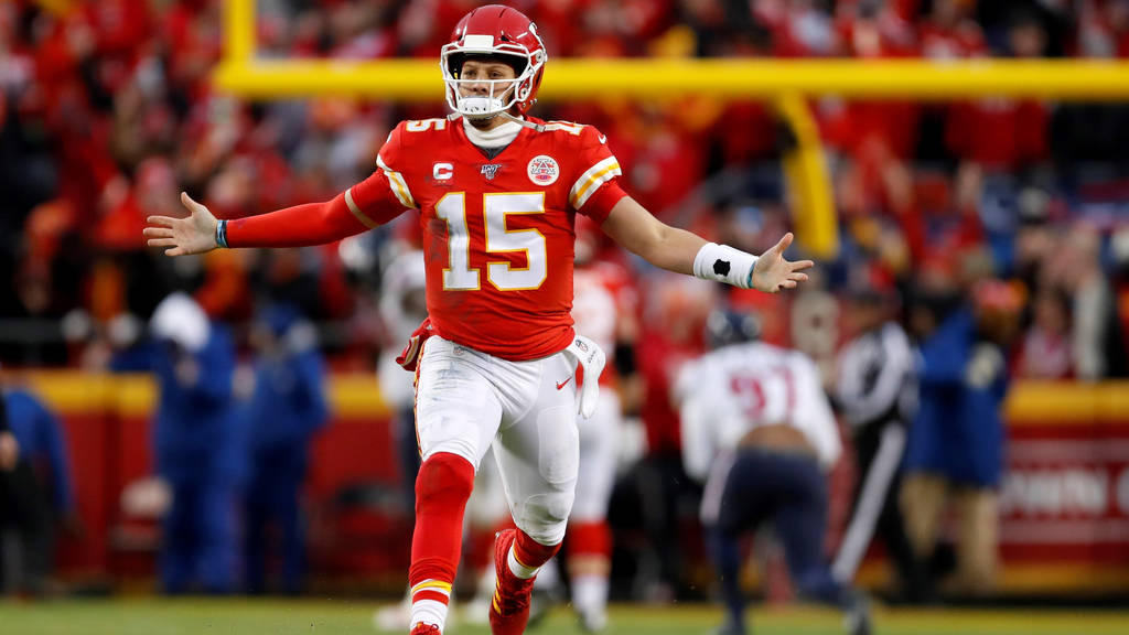 football quarterback patrick mahomes chiefs divisional