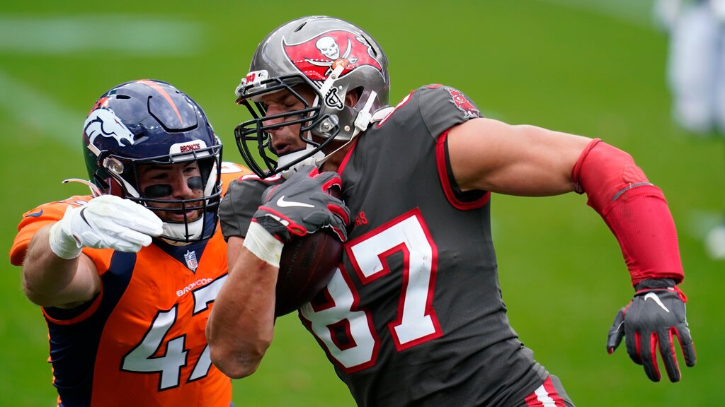 Gronkowski Buccaneers Broncos